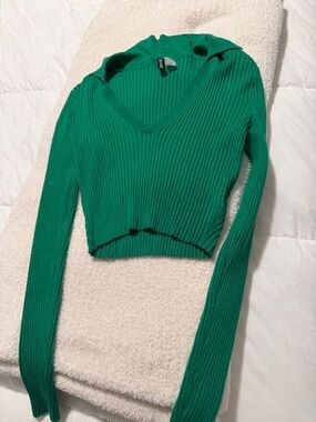 H&M Emerald Green Ribbed V-Neck Long Sleeve Crop Top